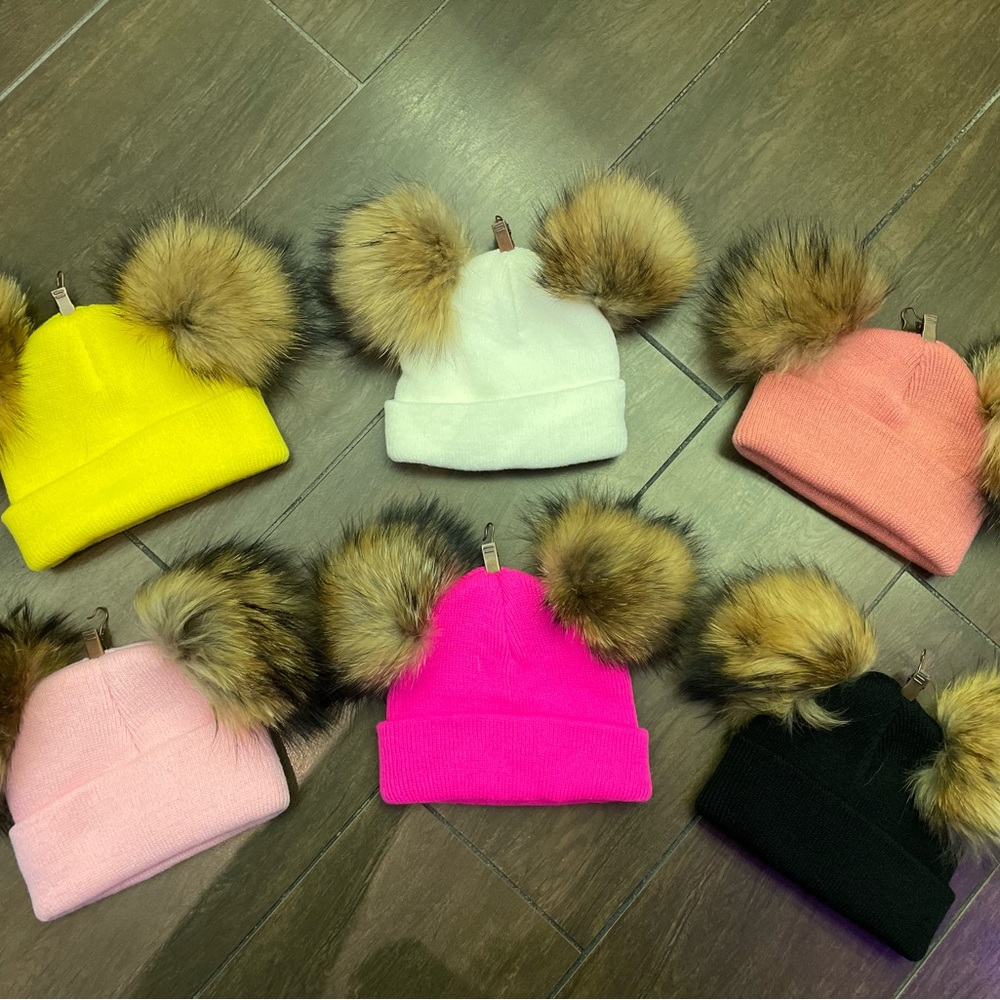 Baby 0-2 year winter beanie with two fur pompoms